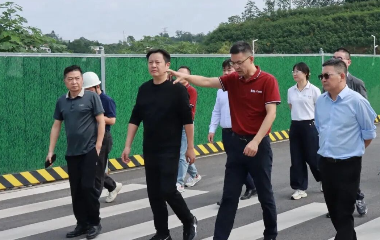 三江新區(qū)（臨港經(jīng)開區(qū)）黨工委委員、南溪經(jīng)開區(qū)管委會主任李勇率隊(duì)調(diào)研遠(yuǎn)東股份宜賓智能產(chǎn)業(yè)園