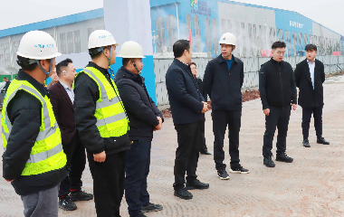 南溪經(jīng)開(kāi)區(qū)黨工委副書(shū)記、管委會(huì)主任李勇一行蒞臨遠(yuǎn)東股份宜賓智能產(chǎn)業(yè)園調(diào)研指導(dǎo)